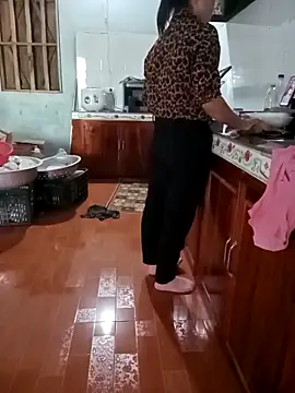 Sweet-Berry89 online show from November 4, 2025, 3:54 am