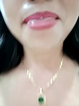 Kim-Anhh online show from October 2, 2025, 3:37 pm