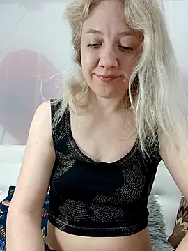 Snapshot of HeronDenni chatting on April 6, 2026, 6:25 am HeronDenni online show from April 6, 2026, 6:25 am