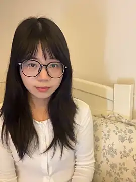 Snapshot of Ella-A9 chatting on November 18, 2025, 4:32 pm Ella-A9 online show from November 18, 2025, 4:32 pm