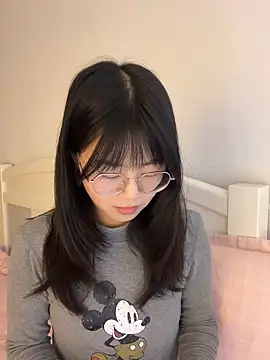 Snapshot of Ella-A9 chatting on October 18, 2025, 3:36 pm Ella-A9 online show from October 18, 2025, 3:36 pm