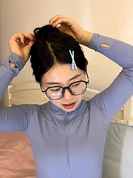 Snapshot of Ella-A9 chatting on November 7, 2025, 1:04 pm Ella-A9 online show from November 7, 2025, 1:04 pm