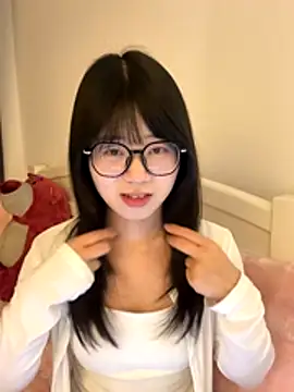 Snapshot of Ella-A9 chatting on December 2, 2025, 3:25 pm Ella-A9 online show from December 2, 2025, 3:25 pm