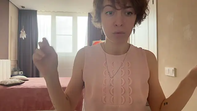 daniellia  online show from November 18, 2025, 8:28 am