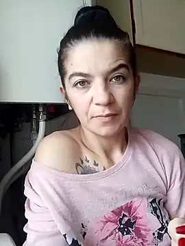 Snapshot of alinaalinutzq chatting on December 1, 2025, 9:32 am alinaalinutzq online show from December 1, 2025, 9:32 am