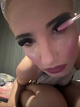 Larra69 online show from July 10, 2026, 6:08 pm