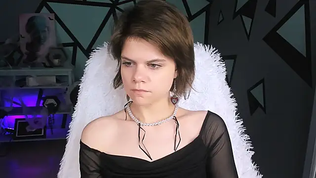 EllieMurler online show from October 19, 2025, 9:12 am