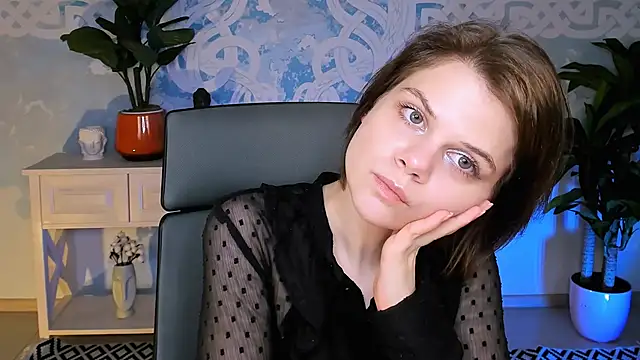 EllieMurler online show from November 28, 2025, 9:09 am