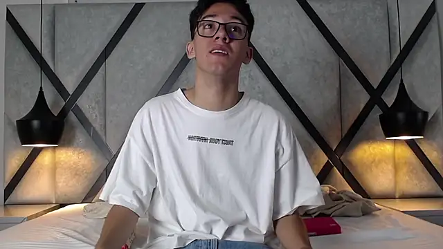 AustinReeds online show from September 25, 2025, 12:22 pm