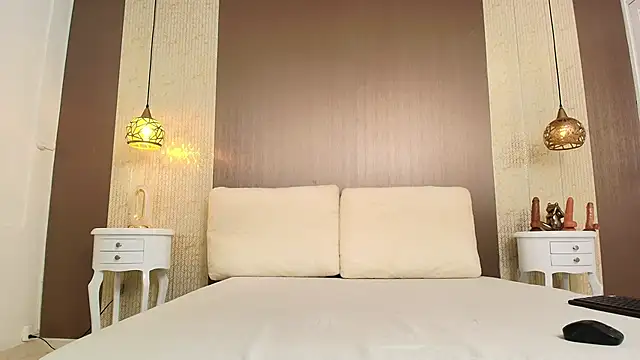 Tiifany Baker online show from November 25, 2025, 7:47 pm