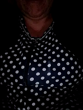 Snapshot of Uzhili chatting on October 28, 2025, 6:51 pm Uzhili online show from October 28, 2025, 6:51 pm