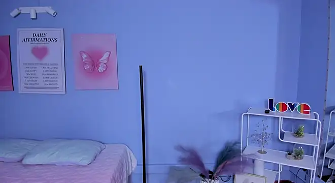 Bella  Lane online show from December 19, 2025, 7:49 pm