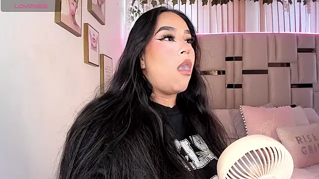 Zoey thompson online show from November 11, 2025, 7:30 pm