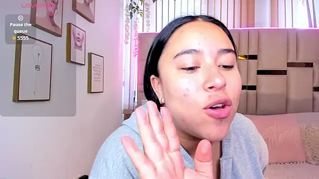 Snapshot of Zoey_thompson chatting on February 14, 2026, 9:48 pm Zoey thompson online show from February 14, 2026, 9:48 pm