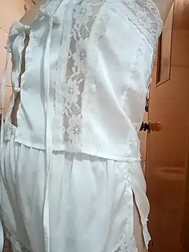 Thuylinh86 online show from October 24, 2025, 12:15 pm