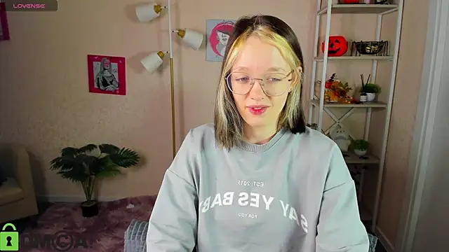 R0cket bunny online show from November 17, 2025, 1:09 am