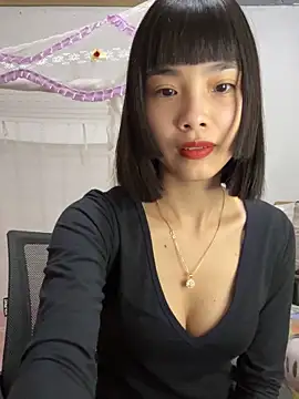 Snapshot of andymi1 chatting on October 31, 2025, 8:22 am andymi1 online show from October 31, 2025, 8:22 am