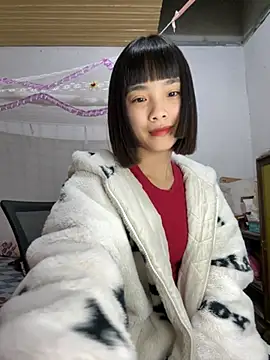 Snapshot of andymi1 chatting on May 3, 2026, 2:31 pm andymi1 online show from May 3, 2026, 2:31 pm