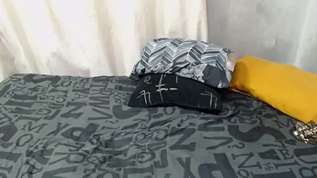 Snapshot of curvydarckcohocolate chatting on April 26, 2026, 4:43 am curvydarckcohocolate online show from April 26, 2026, 4:43 am