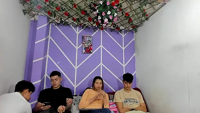 lau and boys18 online show from November 30, 2025, 1:23 pm