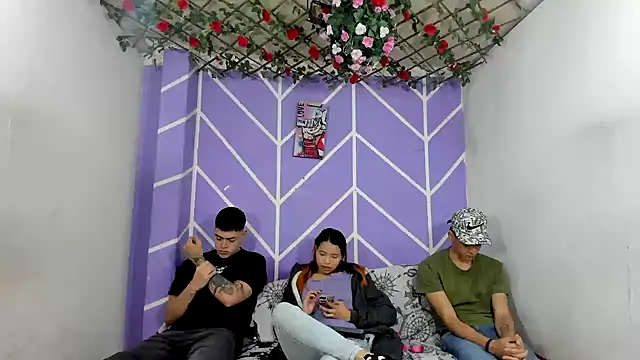 lau and boys18 online show from November 22, 2025, 1:21 pm