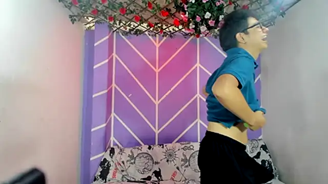 lau and boys18 online show from October 25, 2025, 2:28 pm