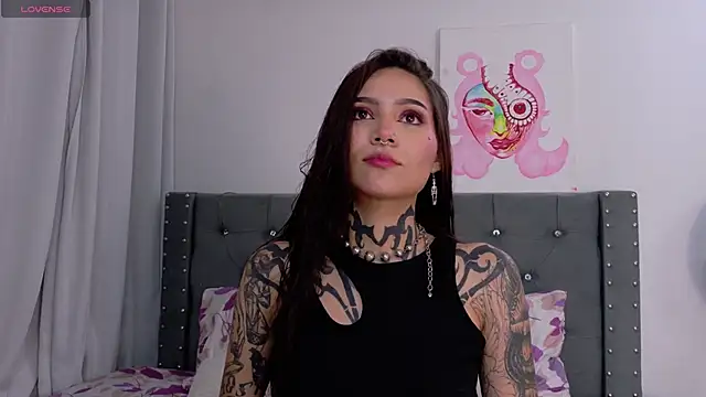 Snapshot of sara_queen10 chatting on October 10, 2025, 1:50 am sara queen10 online show from October 10, 2025, 1:50 am