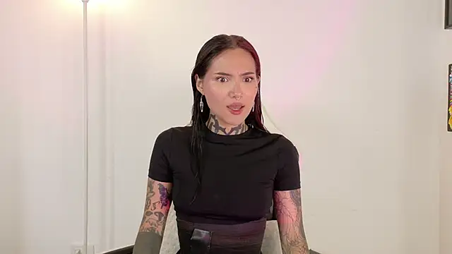 sara queen10 online show from April 9, 2026, 2:12 pm