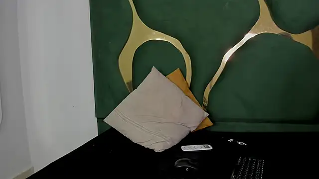 DaylesAndHarry online show from December 21, 2025, 12:40 pm