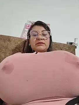 Snapshot of AlexxiaaMat chatting on May 30, 2026, 11:05 am AlexxiaaMat online show from May 30, 2026, 11:05 am