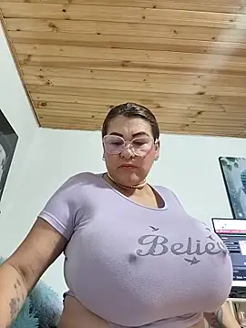 Snapshot of AlexxiaaMat chatting on April 28, 2026, 11:03 am AlexxiaaMat online show from April 28, 2026, 11:03 am