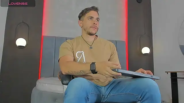 Liam walk  online show from April 9, 2026, 8:04 pm