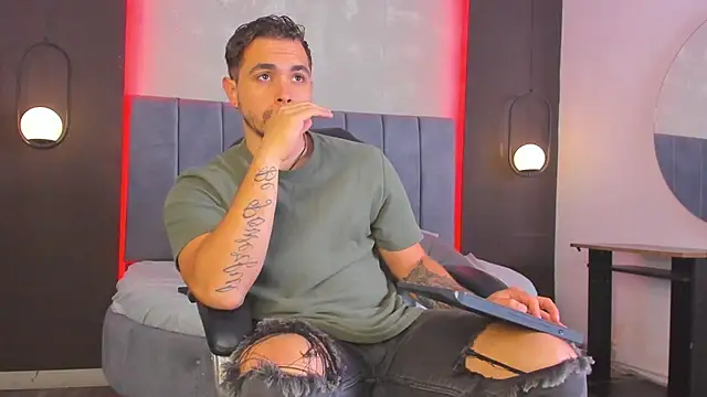 Liam walk  online show from April 13, 2026, 12:09 pm