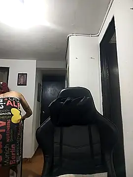 Pamelamiler   online show from November 7, 2025, 10:42 am