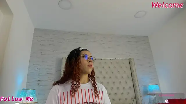 Snapshot of Pamelamiler__ chatting on May 13, 2026, 5:20 pm Pamelamiler online show from May 13, 2026, 5:20 pm