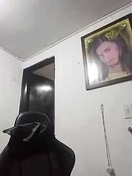 Pamelamiler   online show from November 13, 2025, 10:19 am