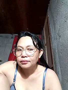 Everleigh mom online show from November 29, 2025, 4:45 am