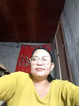 Everleigh mom online show from October 19, 2025, 12:19 pm