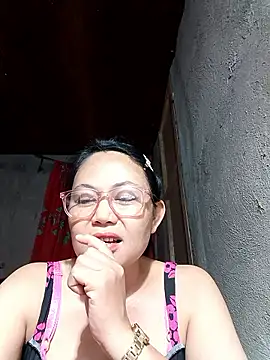 Everleigh mom online show from January 9, 2026, 12:01 pm