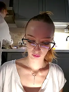 MoonedByEva online show from October 5, 2025, 7:48 pm