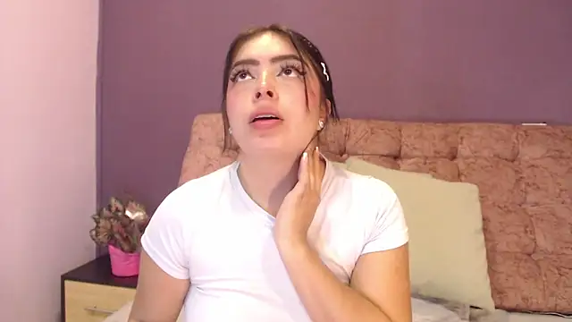 KateWelsin online show from April 11, 2026, 7:39 pm