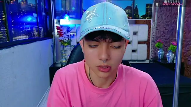 alandelrey57 online show from December 3, 2025, 4:24 am