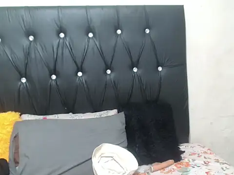 Lsnickykhanyile online show from October 30, 2025, 4:04 pm