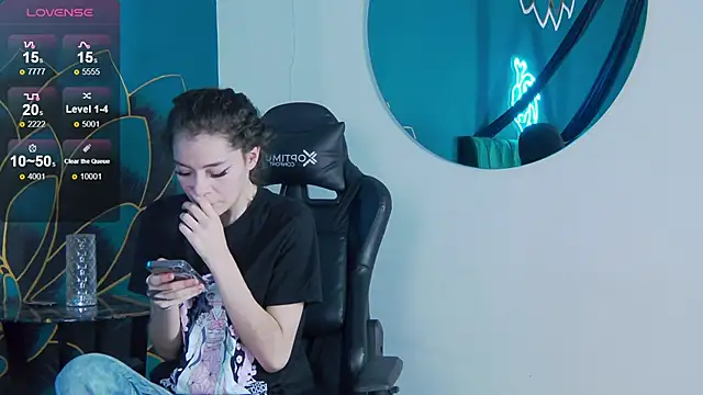 Snapshot of RavennMoonn chatting on September 13, 2025, 7:47 pm RavennMoonn online show from September 13, 2025, 7:47 pm