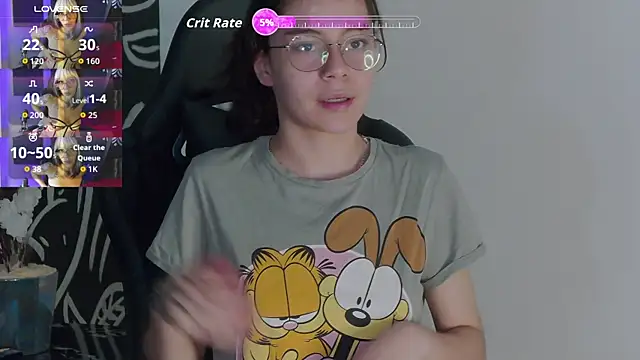 Snapshot of RavennMoonn chatting on October 9, 2025, 7:58 pm RavennMoonn online show from October 9, 2025, 7:58 pm