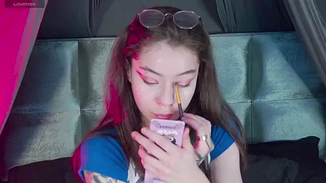 Snapshot of RavennMoonn chatting on October 8, 2025, 6:30 pm RavennMoonn online show from October 8, 2025, 6:30 pm