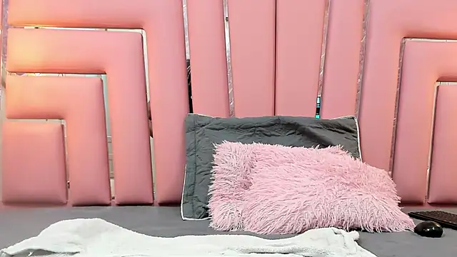 ALYANNA HOT  online show from January 11, 2026, 11:50 am