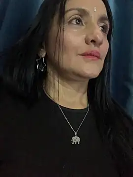 kataleya 29 online show from November 3, 2025, 8:34 pm