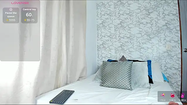 SofiaLarsson online show from September 22, 2025, 11:38 am
