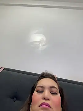 ashleygrahamts online show from April 9, 2026, 1:17 pm